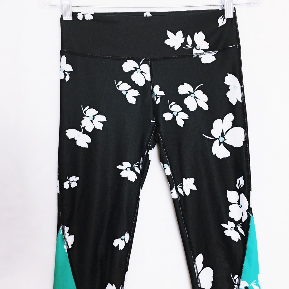 Fabletics Tuberose Capri Black Jazmine Print XXS - Picture 3 of 8